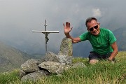 57 Alla crocetta di vetta del Pizzo Scala (2427 m) 